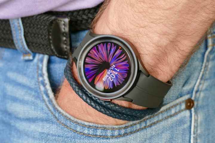 Galaxy Watch 5 Pro giyen adam.