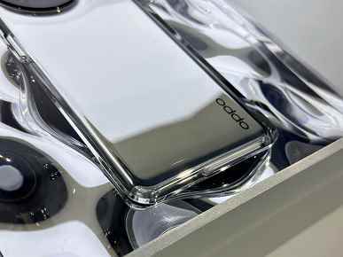 Oppo, tamamen cam bir akıllı telefon ve diğer cihazları gösterdi