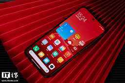 Xiaomi'nin kendi Kırmızı Ürünü vardır.  Xiaomi 13'ün 