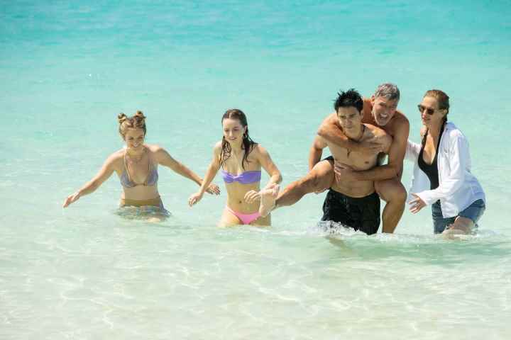 Maxime Bouttier, George Clooney'yi Cennete Bilet'te okyanustan taşıyor.