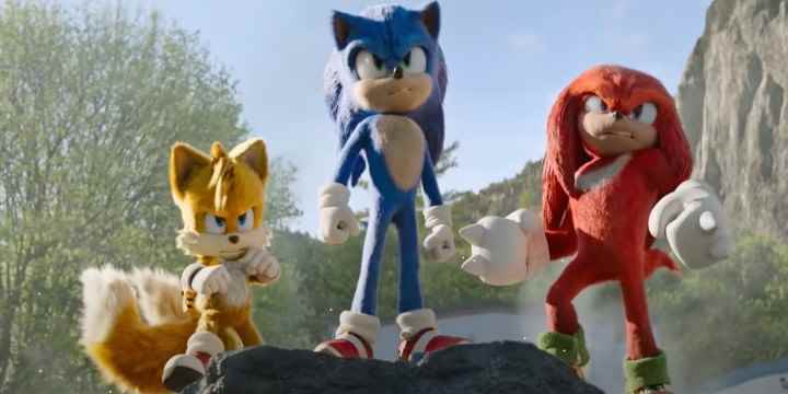 Sonic, Tails ve Knuckles, Sonic the Hedgehog 2'de takım oluşumunda yan yana duruyor.