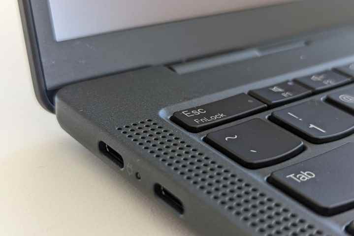 Thinkpad x13s'in sol tarafında iki adet USB-C bağlantı noktası.
