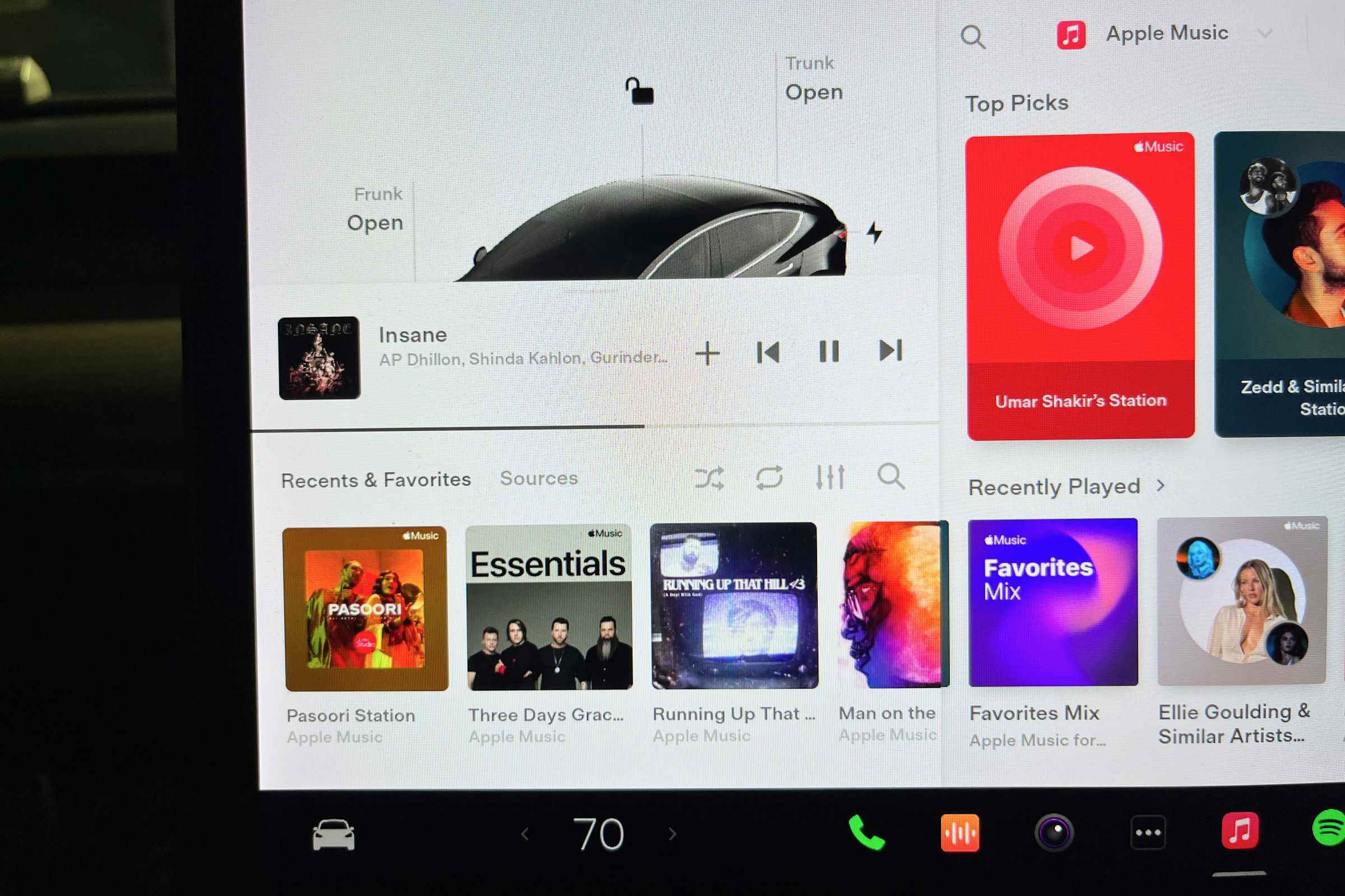 Seyretmek!  Apple Music sonunda bir Tesla'da!