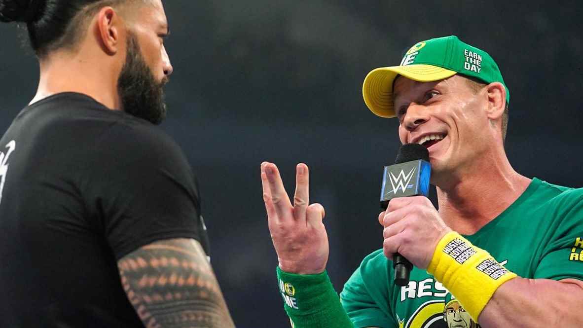 John Cena, Roman Reigns ile konuşuyor