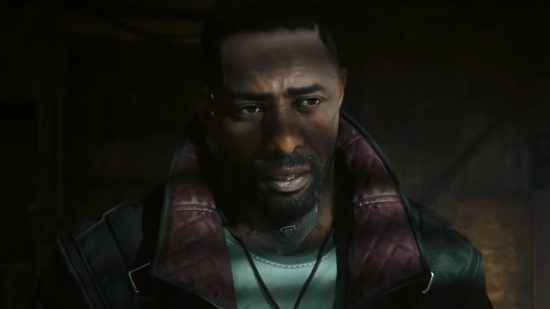 İşte buna PC oyunları haberleri 2022 diyorum: Gölgelerde duran siyahi bir adam pencereden dışarı bakıyor, aktör Idris Elba'nın hareket yakalaması