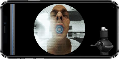 Level Ex oyunundan bir hastanın ağzını açmasını gösteren sanal bir ekran görüntüsü