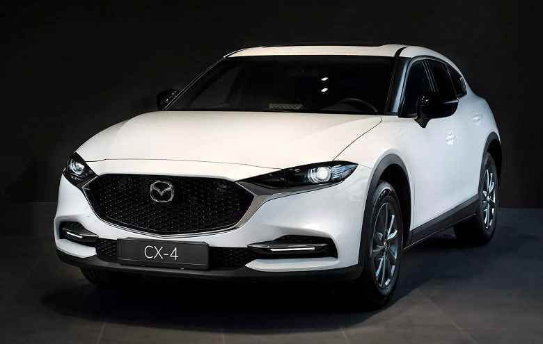 Mazda CX-4 crossover'ın Rusya prömiyerinin tarihi açıklandı.  Rusya Federasyonu'na bu tür 4 bin araba getirildi, fiyatlar 3 milyon ruble'den başlıyor