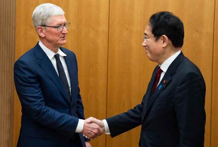 Apple CEO'su Tim Cook, Japonya Başbakanı Fumio Kishida ile görüştü - Tim Cook'un Japonya Başbakanı'na Apple'ın ülkedeki 100 milyon dolarlık yatırımı hakkında böbürlenmesinin bir nedeni vardı.