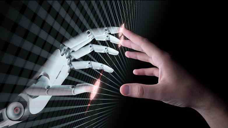 Bir robot eli bir insan eline dokunur