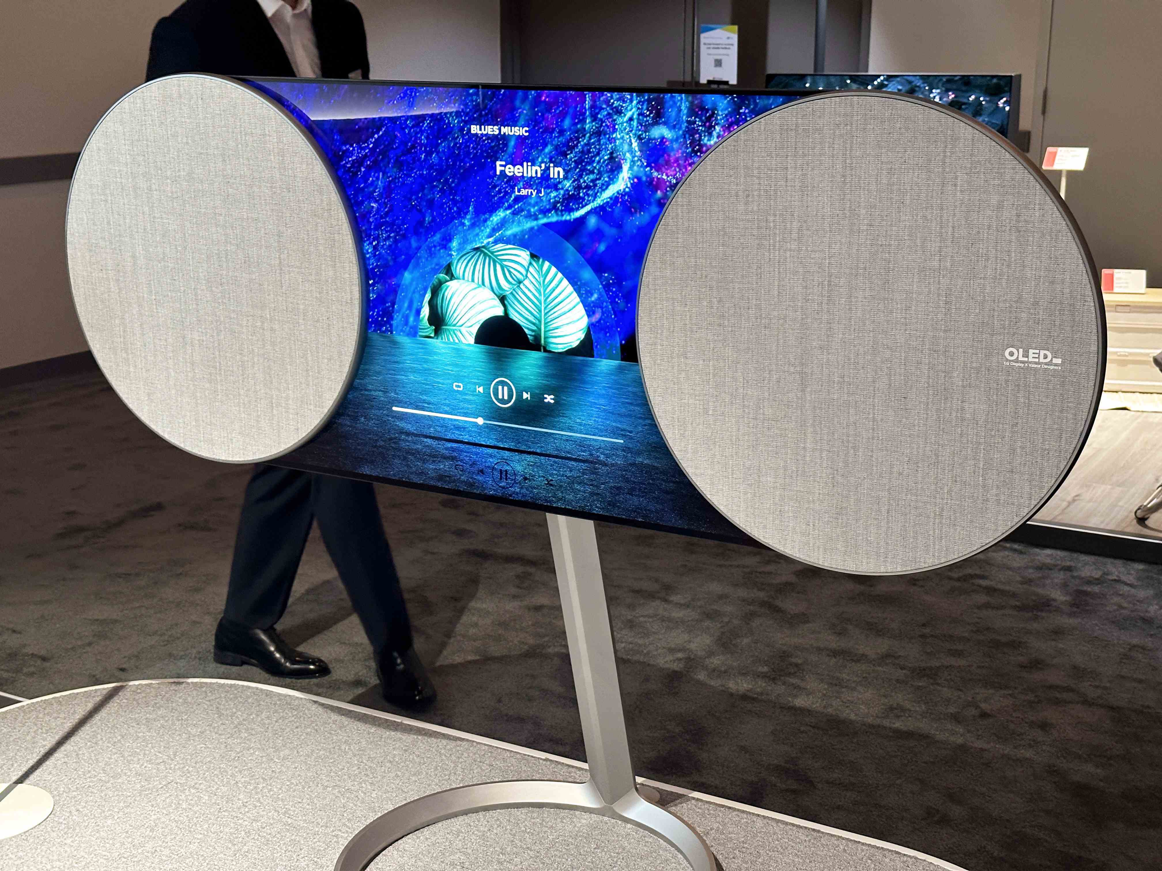 Hareketli hoparlörlere sahip LG Display OLED TV konsepti