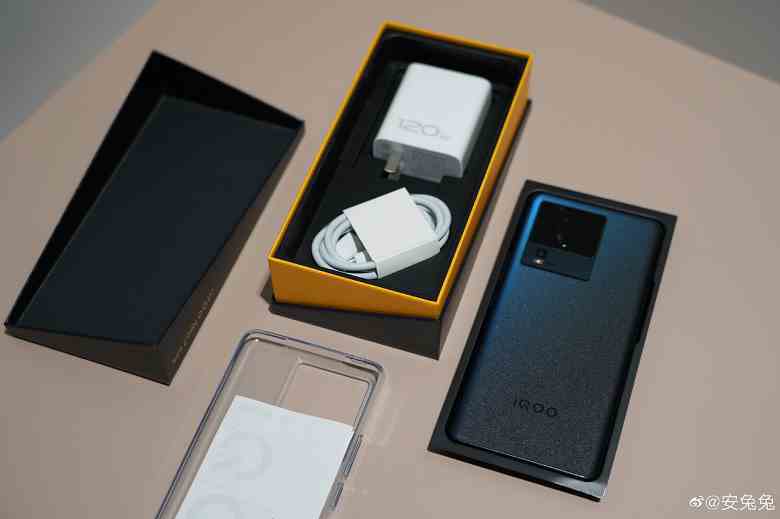 5000 mAh, 120 W, 120 Hz, OIS'li 50 MP ve 256 GB flaş, 410 dolara.  iQOO Neo7 Racing Edition Çin'de satışa çıkıyor