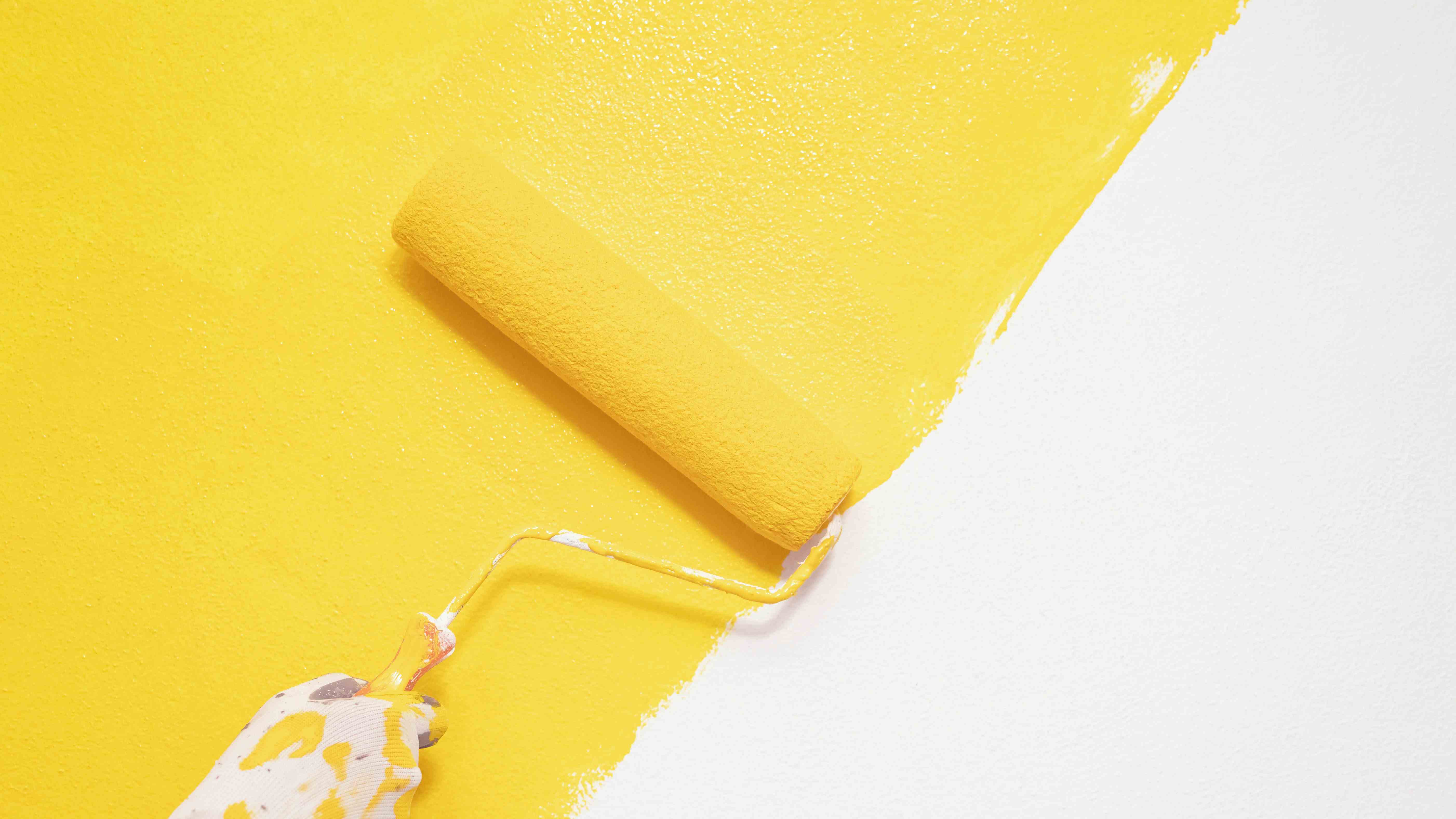 Duvarı sarıya boyamak