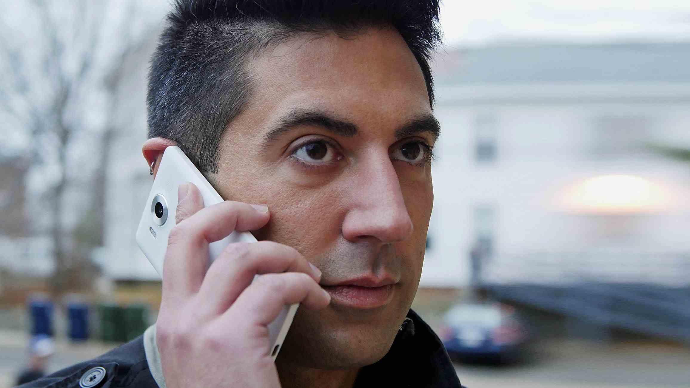 Daniel Rubino bir Lumia telefon kullanıyor