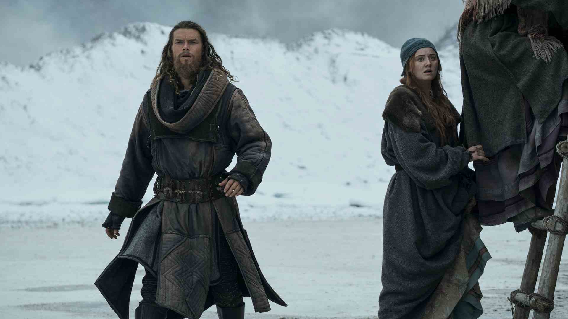 Leif, Vikings Valhalla 2. sezonda kamera dışında bir şey fark ederken endişeli görünüyor
