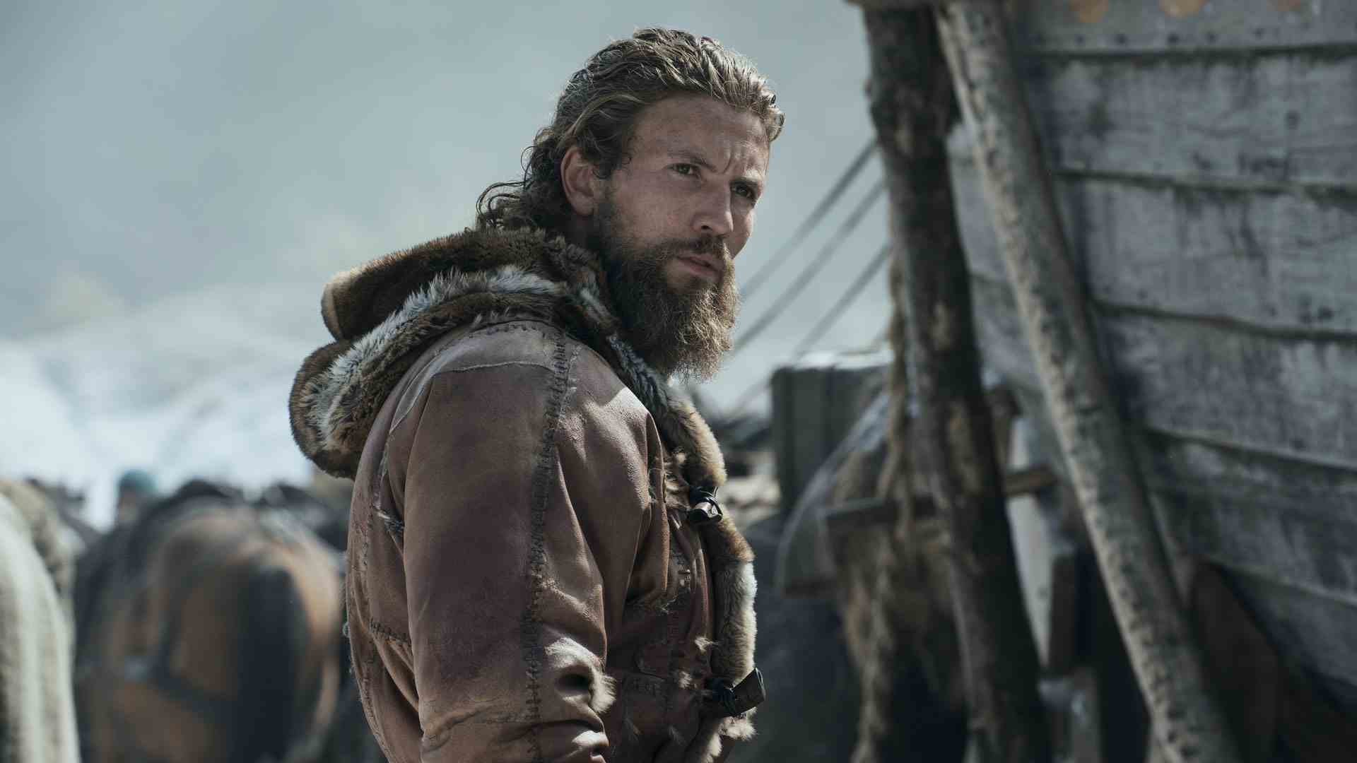 Harald, Vikings Valhalla 2. sezonda ekran dışındaki birine bakıyor