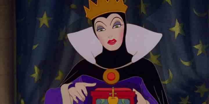 Kötü Kraliçe, Pamuk Prenses'te bir kutu açar