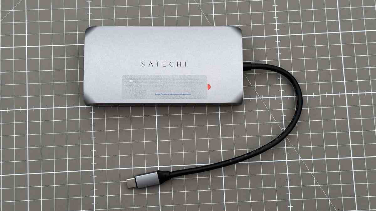 Satechi USB-C Multimedya Adaptörü M1'in üstten görünümü