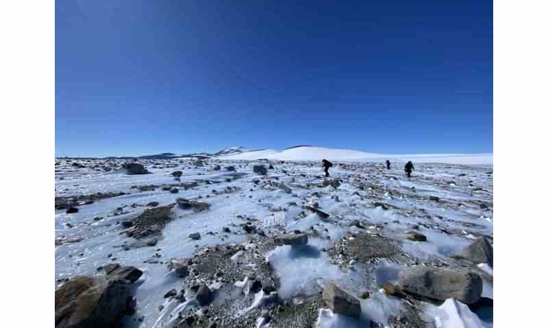 Antarktika'da 17 kiloluk göktaşı keşfedildi