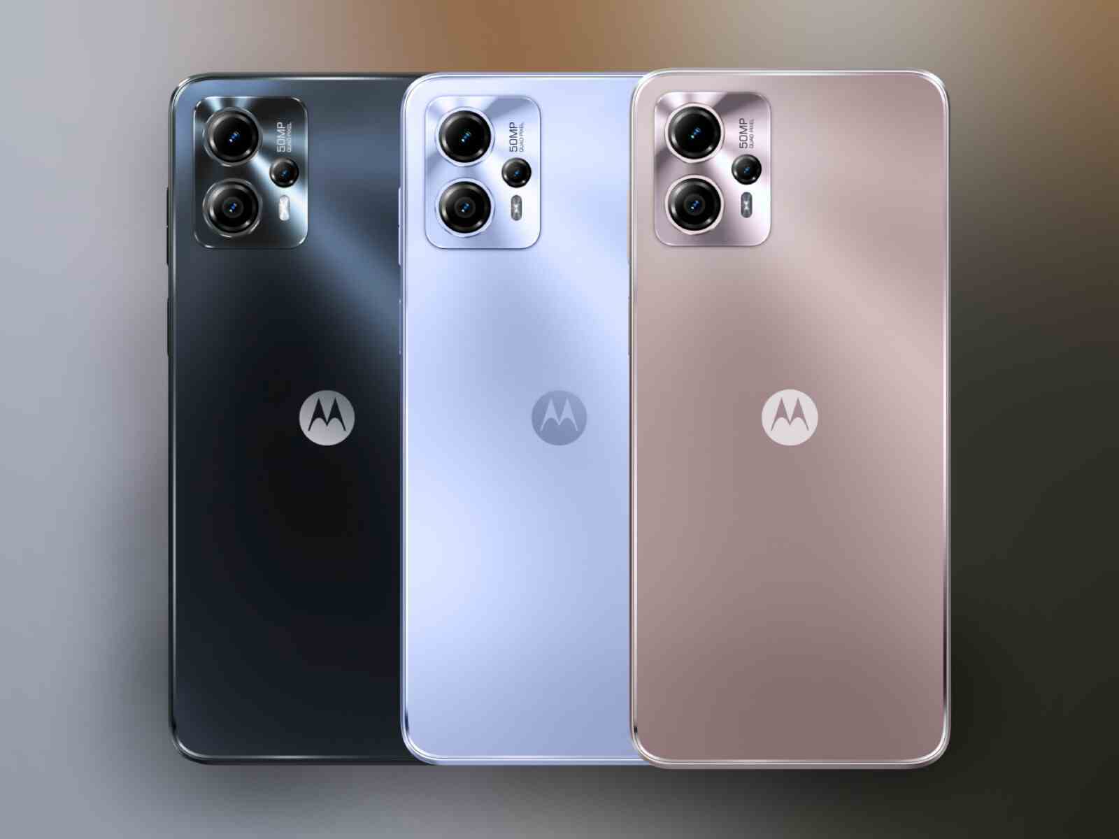 Moto G13, Mat Kömür, Mavi Lavanta ve Gül Altın renklerinde mevcuttur.  - Moto G13 ve Moto G23 ile tanışın: Motorola'nın en yeni ekonomik telefonları