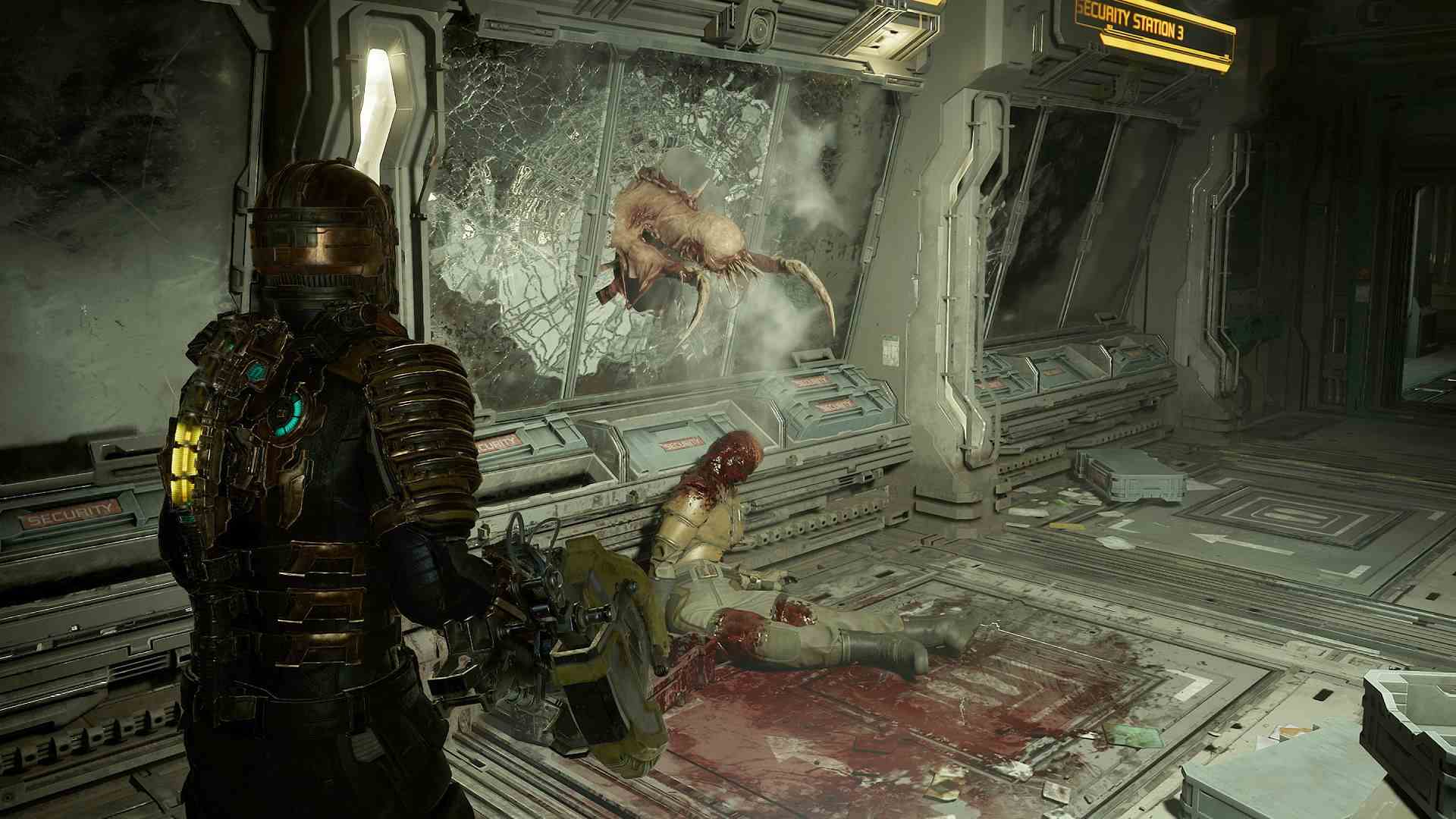 Dead Space Remake incelemesi: Isaac Clark, Necromorph pencereden geçerken vücudun önünde duruyor