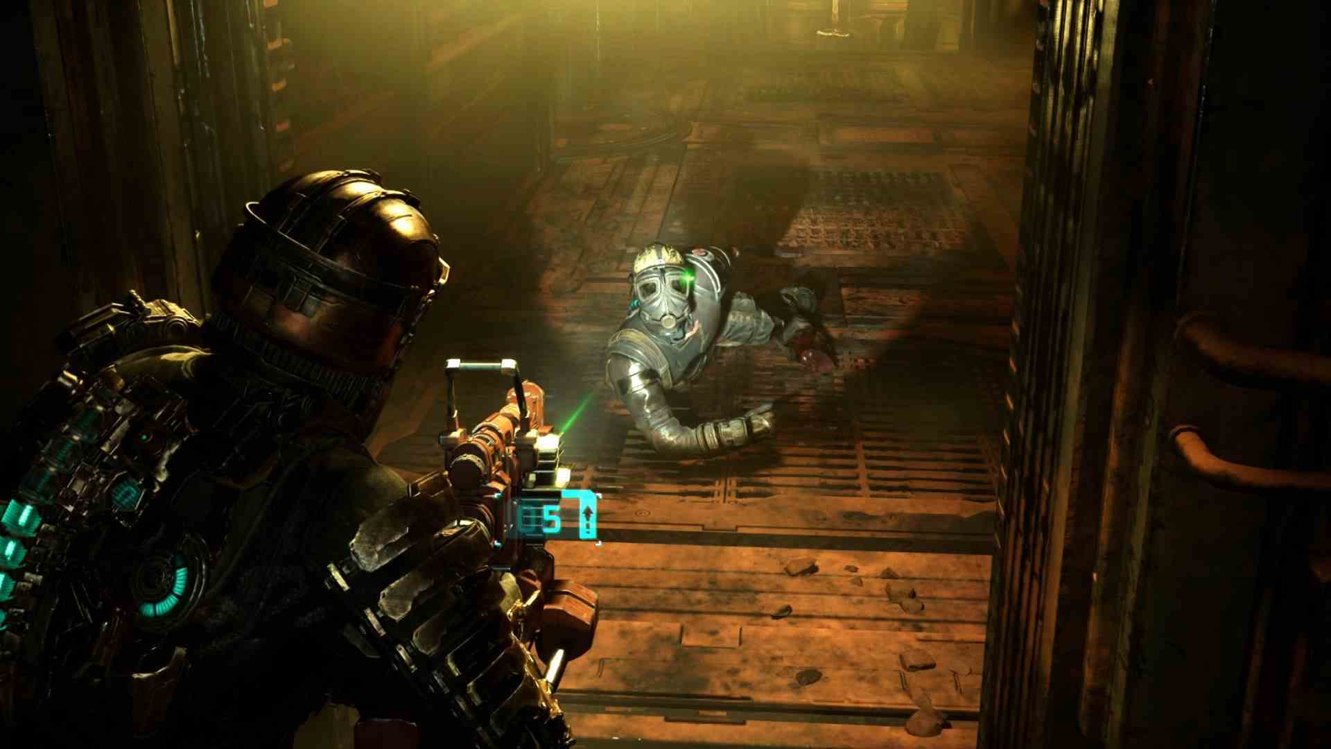 En iyi Dead Space ayarları: Isaac sürünen askere silah doğrultuyor 