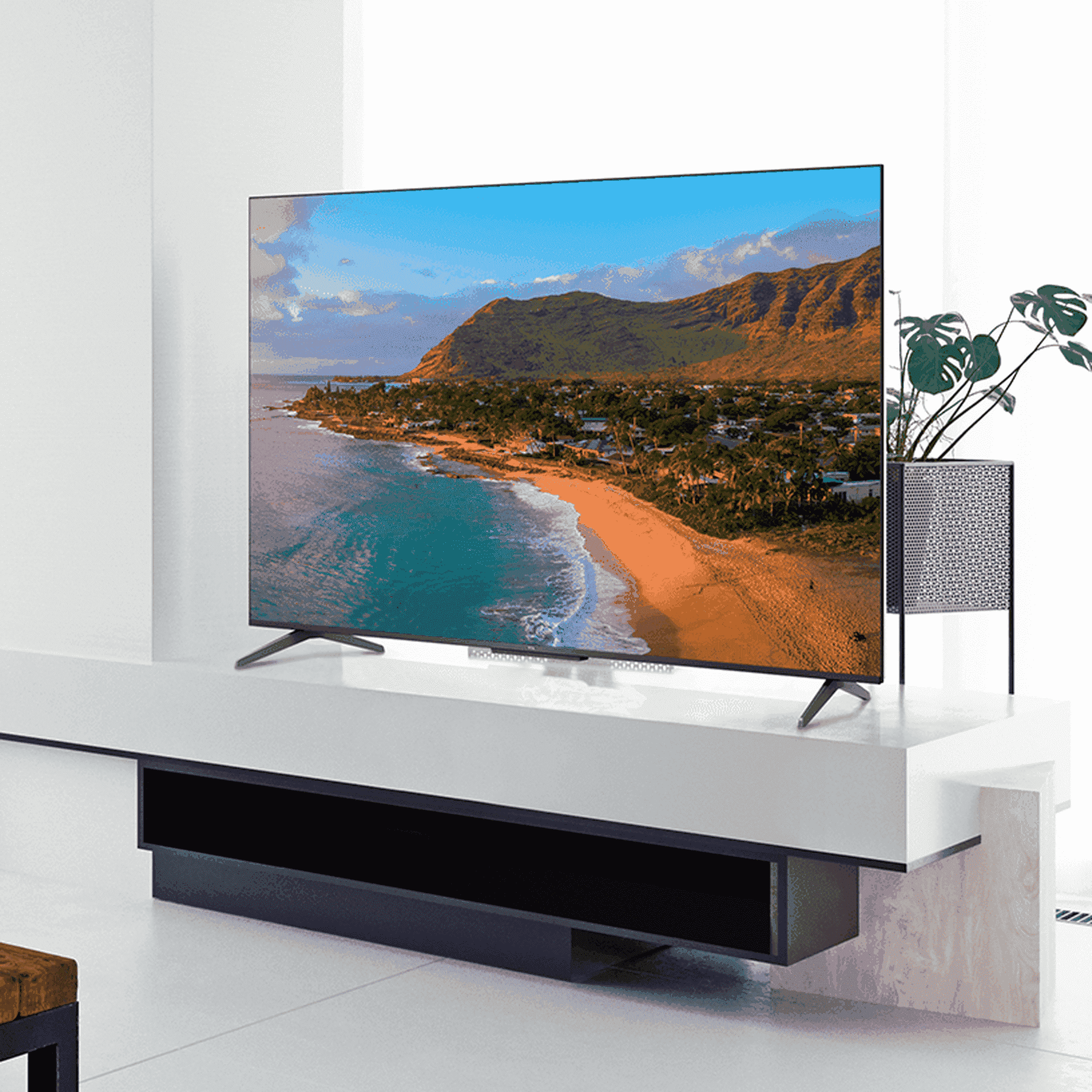 65 inç TCL 5 Serisi QLED TV'nin oturma odasında çekilmiş bir yaşam tarzı görüntüsü.