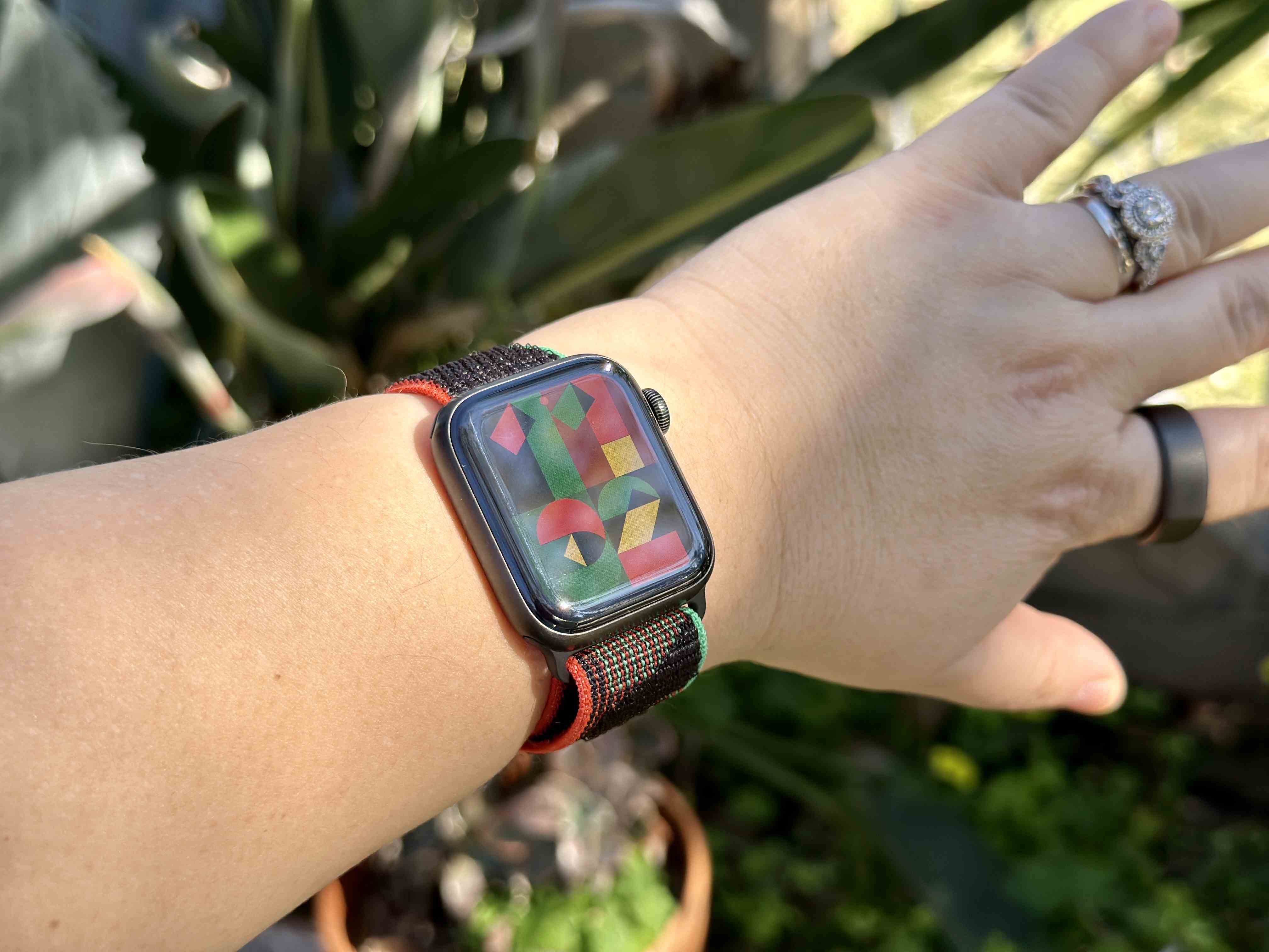 Unity Mosaic saat yüzüne sahip Apple Black Unity saat kayışı