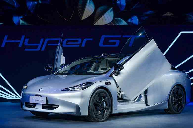 340 hp, süper aerodinamik gövde ve bir Lamborghini gibi kapılar.  GAC Aion Hyper GT spor otomobili Çin'de tanıtıldı