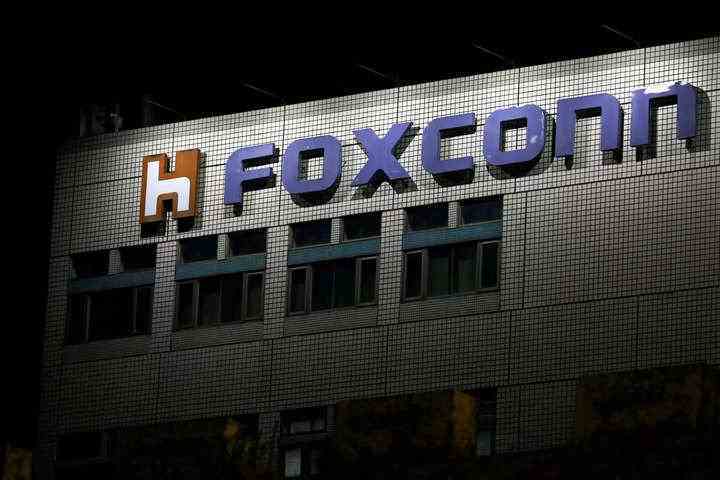 Apple tedarikçisi Foxconn, gelir düşüşüne rağmen üretimin toparlandığını söyledi