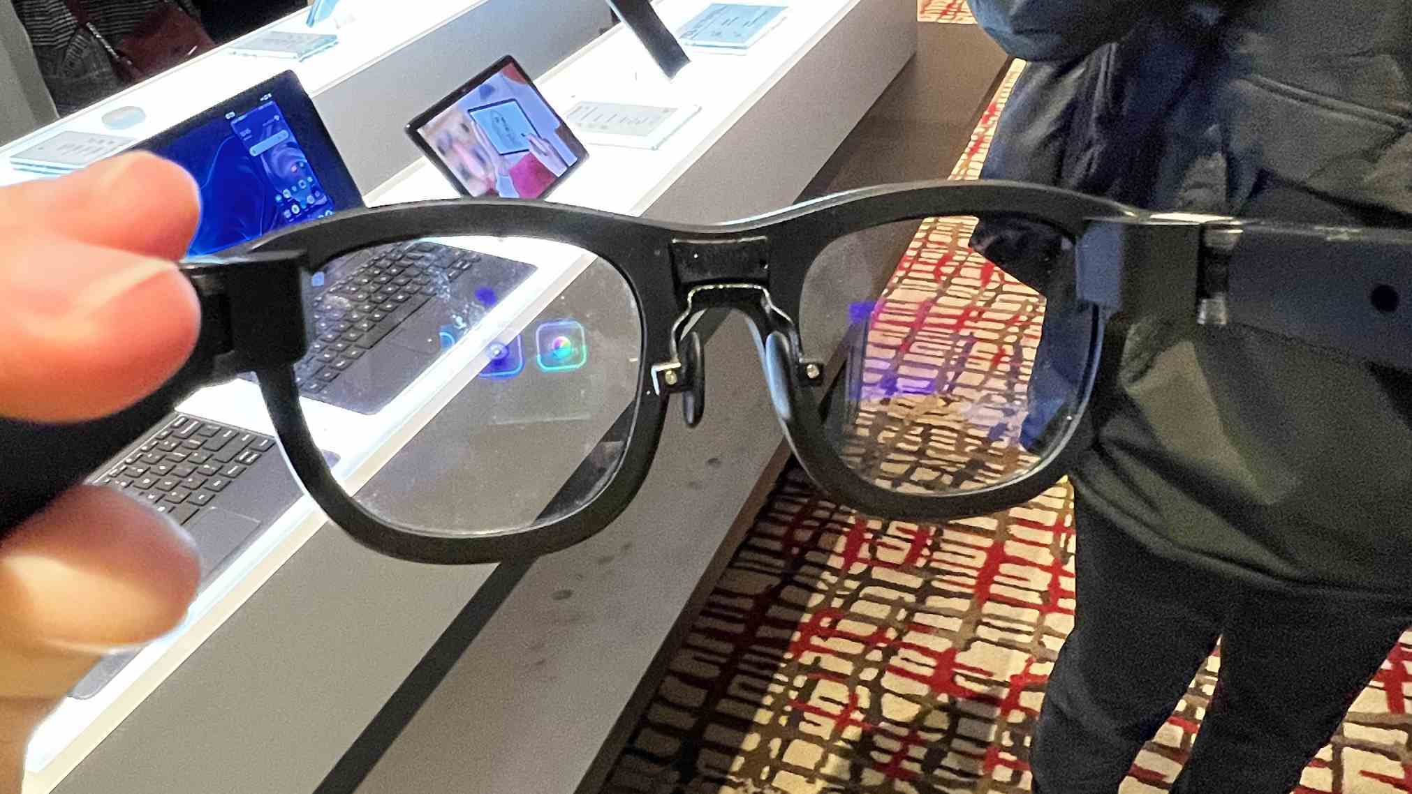 TCL RayNeo X2 AR gözlükleri