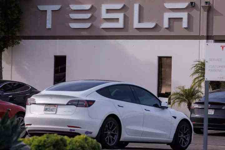 Kendi kendine sürüşü teşvik eden Tesla videosu sahnelendi, mühendis ifade verdi