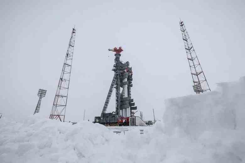 Fotoğraf: Baikonur'un fırlatma rampasına kurulu bir meteoroloji uydusuna sahip dev bir 