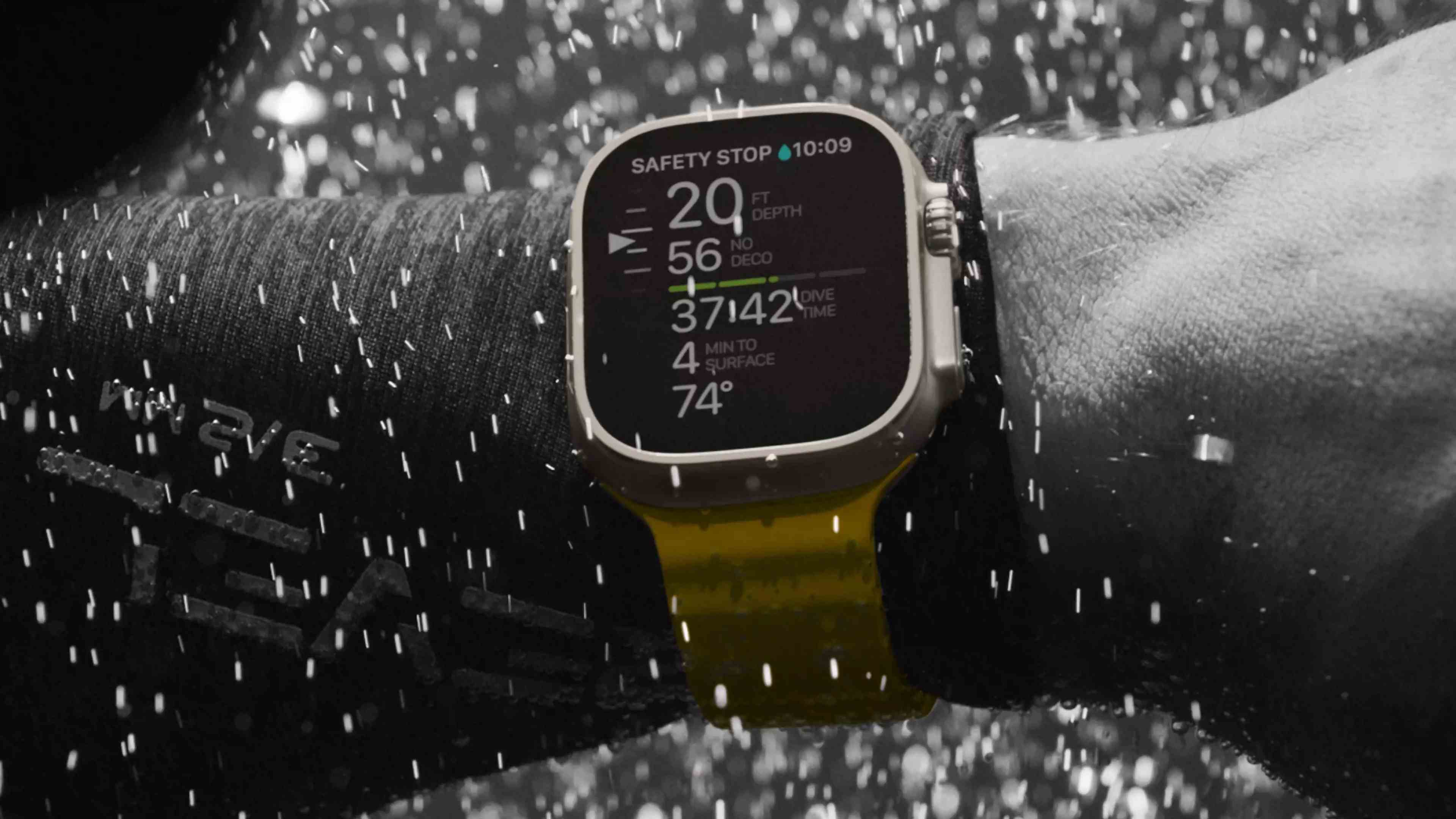 Dalış için kullanılan Apple Watch Ultra