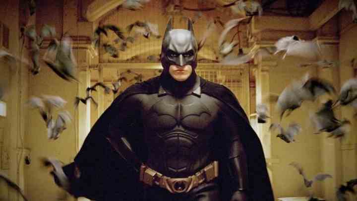Batman Başlıyor'da Batman rolünde Christian Bale.