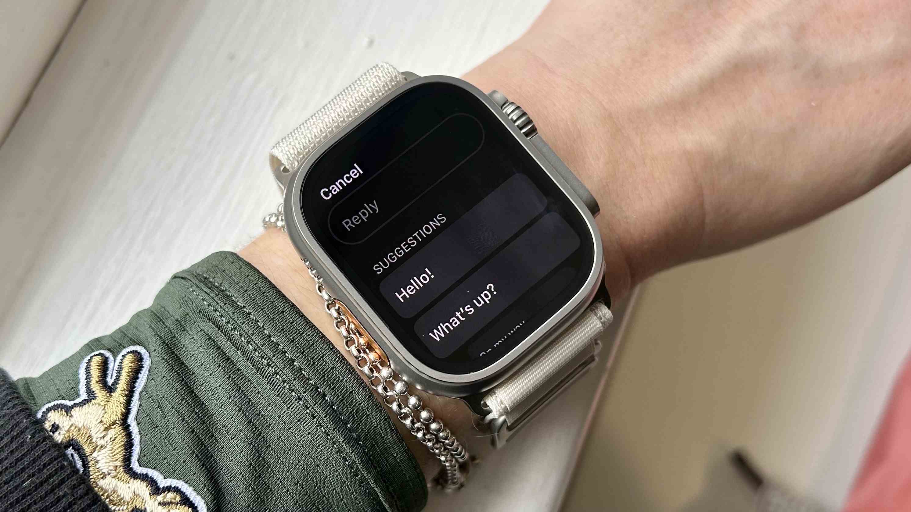 Apple Watch Ultra'daki otomatik yanıtların bir fotoğrafı
