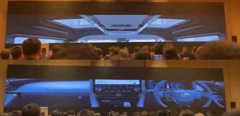 Yeni Toyota Alphard bir bayi sunumunda gösterildi