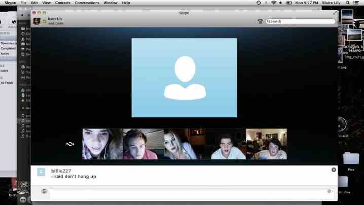 Blaire, Mitch, Adam, Ken ve Jess "Arkadaşsız"da Skype