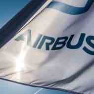 Airbus logolu akınlı bayrak.