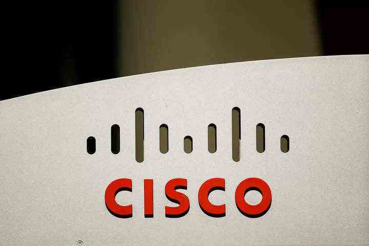 Cisco tahmini, teknoloji harcama korkularını artırıyor, hisseleri yükseltiyor