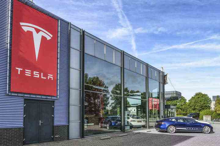 Elon Musk'ın ucuz bir Tesla arabası planı, hayranların bu hafta duymayı umduğu şey.