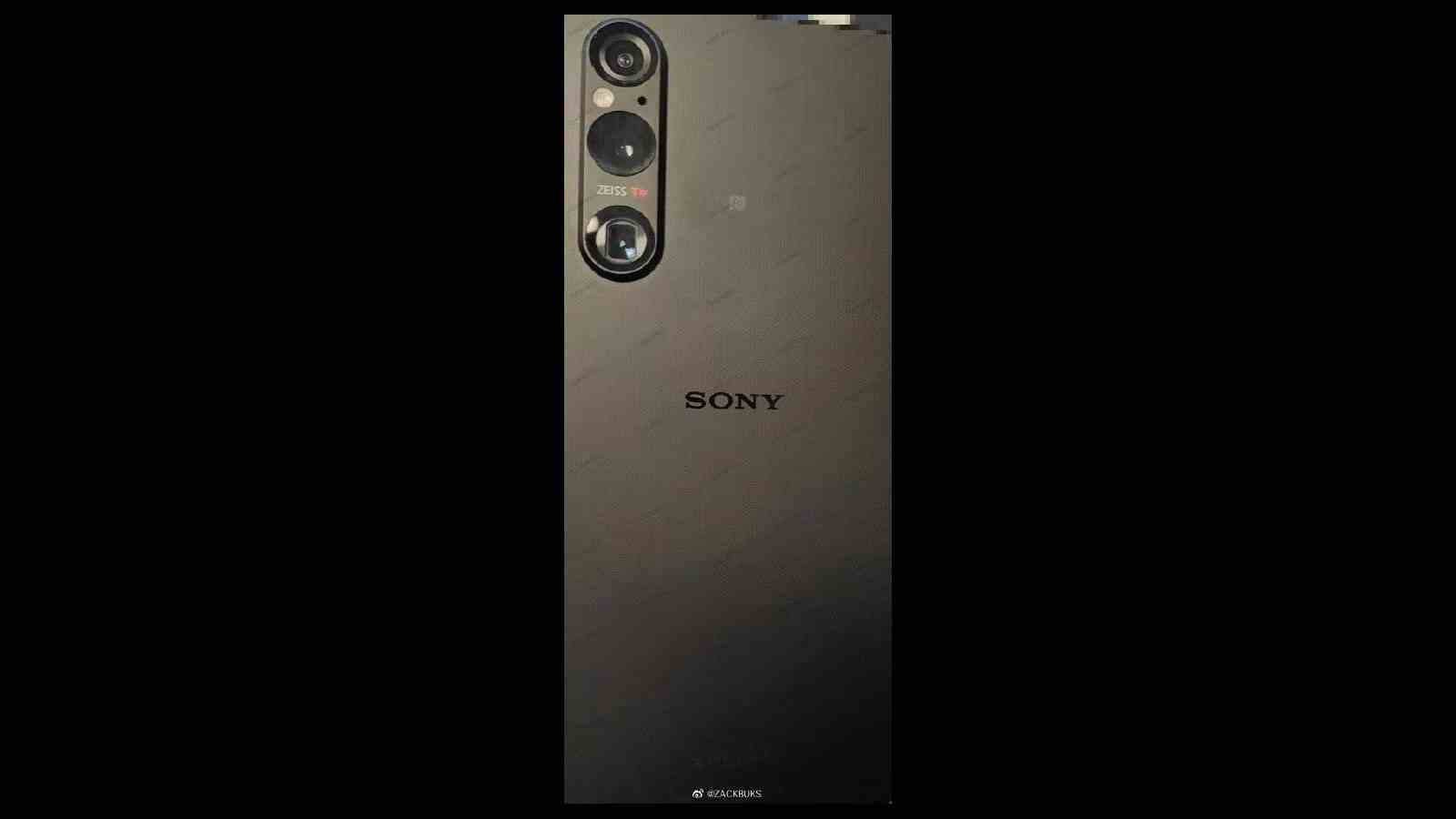 Sızan Sony Xperia 1 V görüntüsü - İlk iddia edilen Sony Xperia 1 V görüntüsü, yenilenmiş bir kamera dizisini gösteriyor