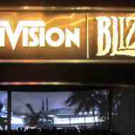 Activision Blizzard logolu panel, Call of Duty içeren ekran.