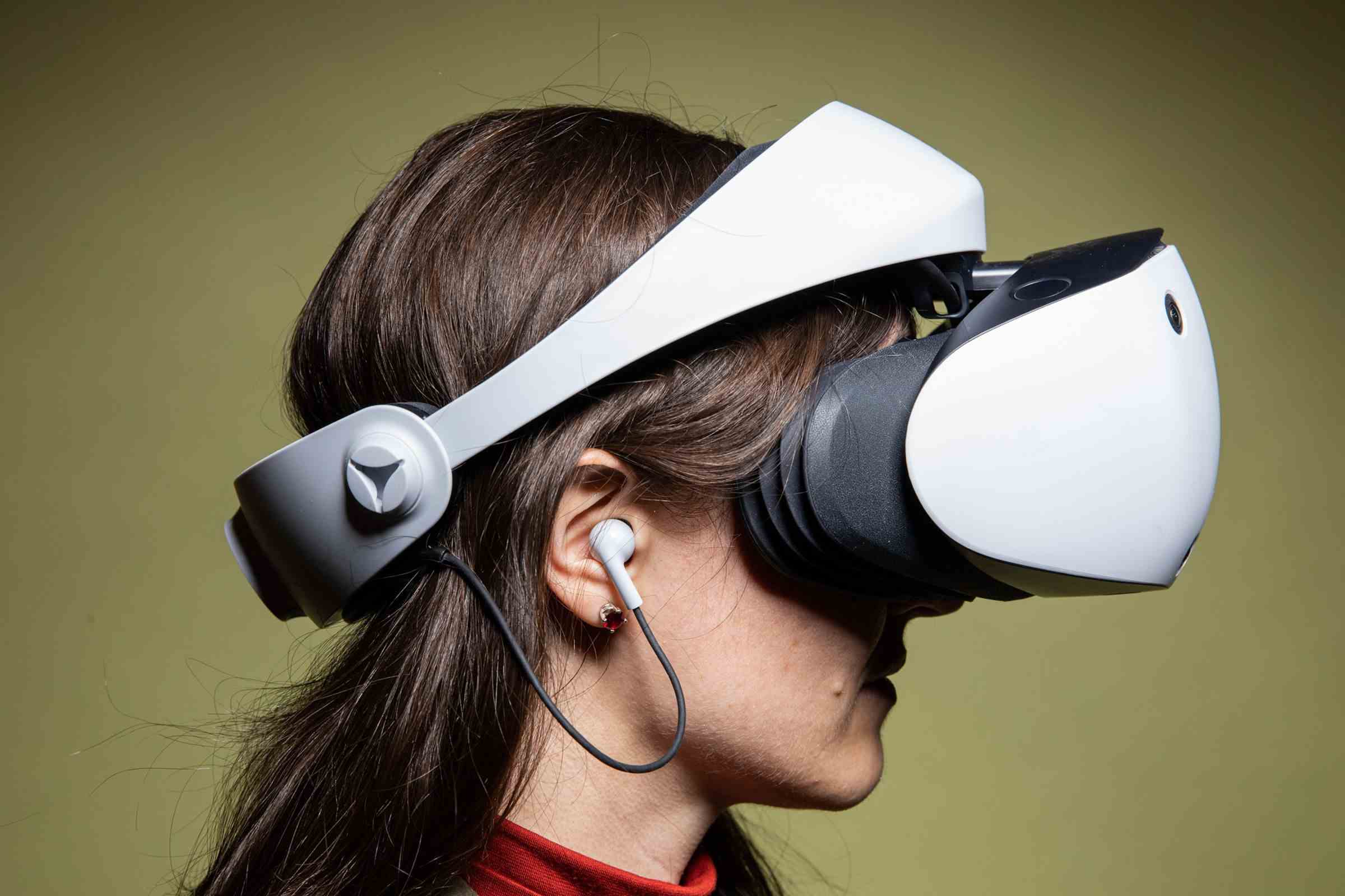 Bu, çoğu VR başlığının nasıl giyileceğidir.