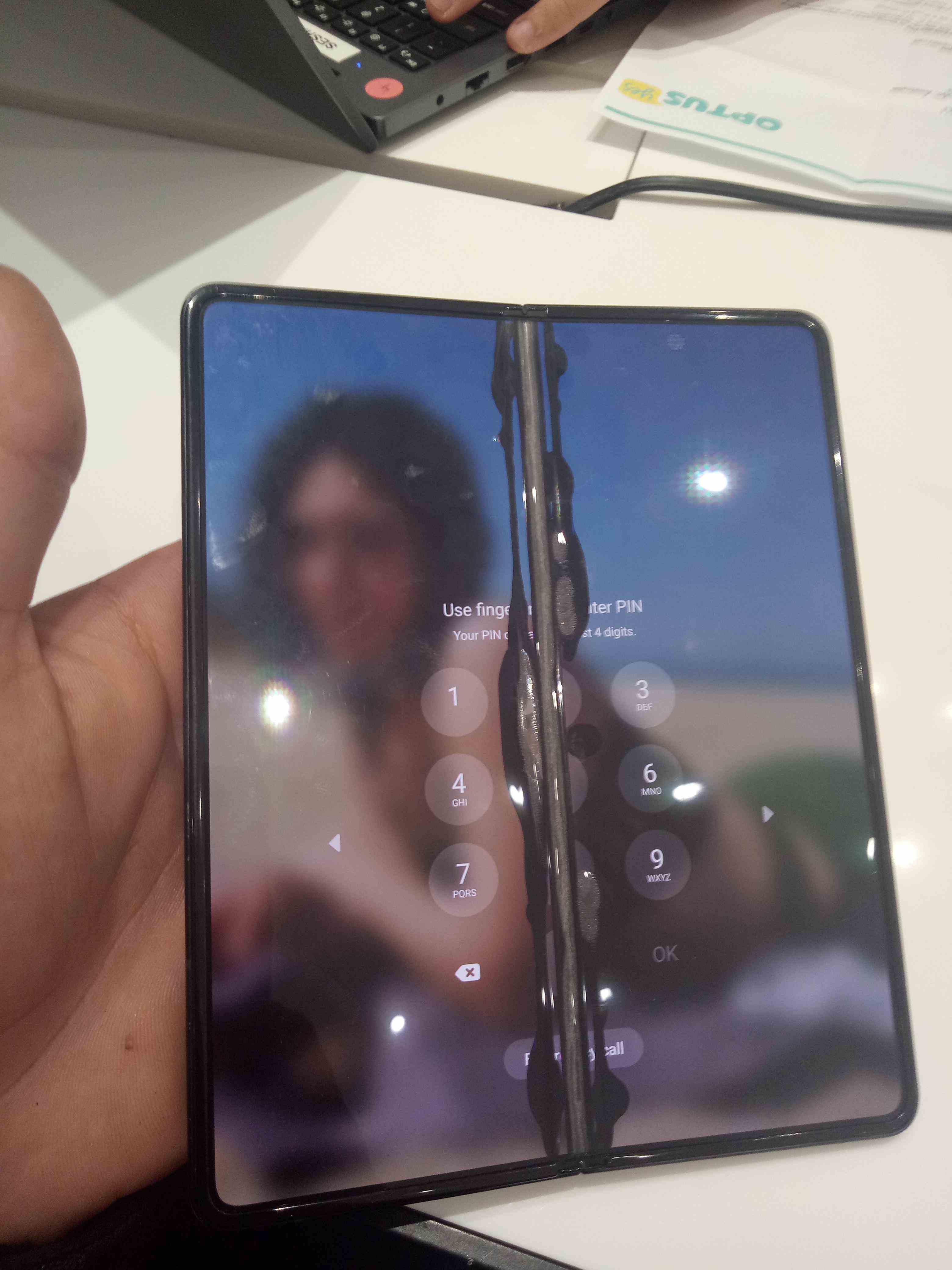 Samsung Galaxy Z Fold 3 ekranı kırıldı