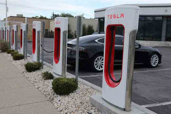 Tesla, ABD'de EV fiyatlandırmasını 4. kez ayarladı
