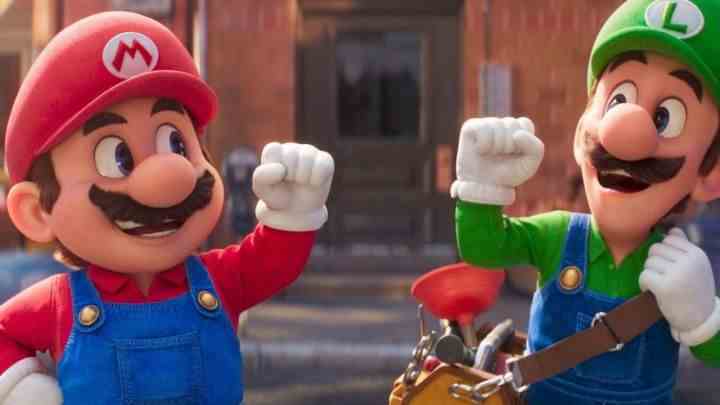 Mario ve Luigi, The Super Mario Bros.'da kutlama yapıyor.  Film.