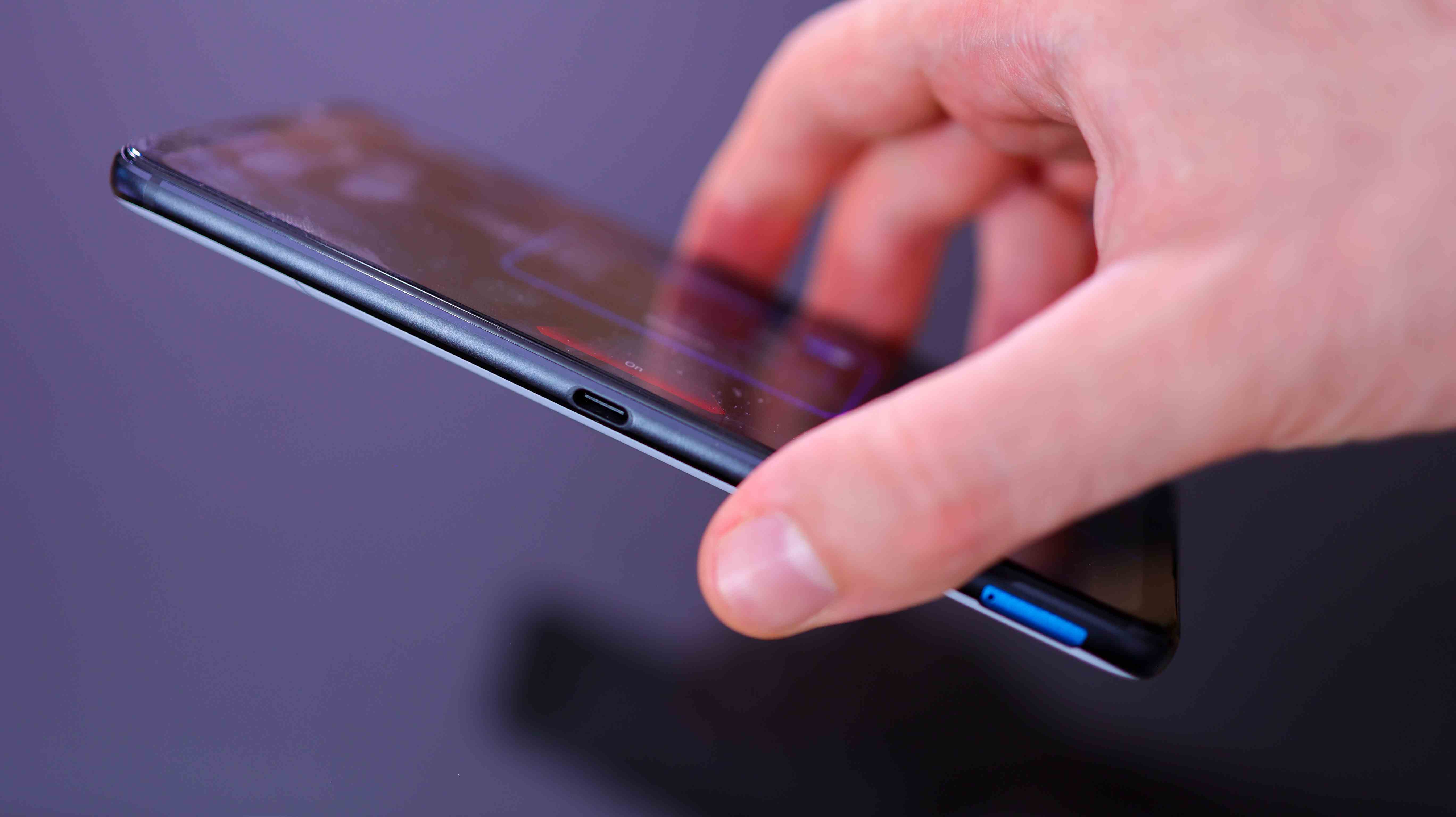 Asus ROG Phone 6 – Pro Edition'ın beyaz fotoğrafı