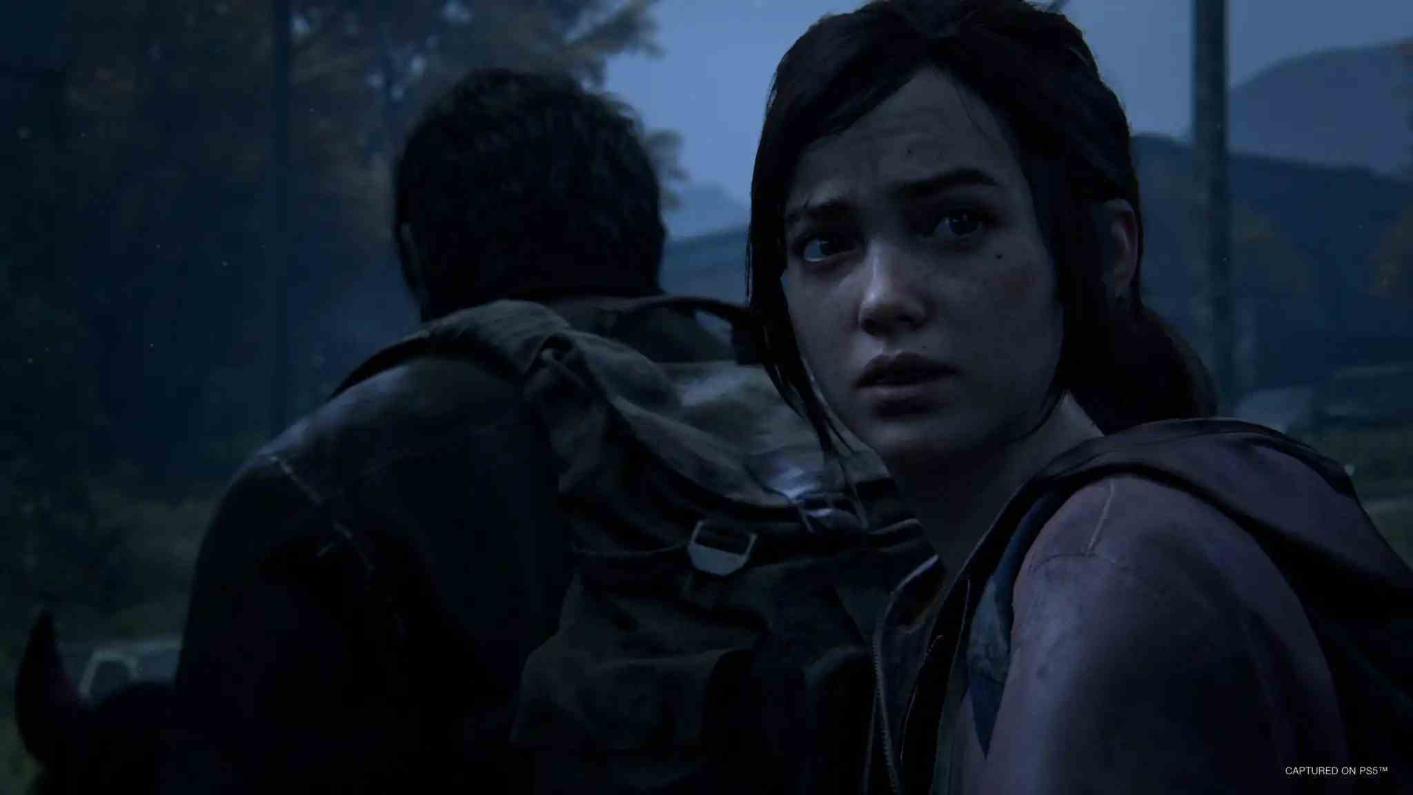 The Last of Us Part 1 Joel ve Ellie at sırtında