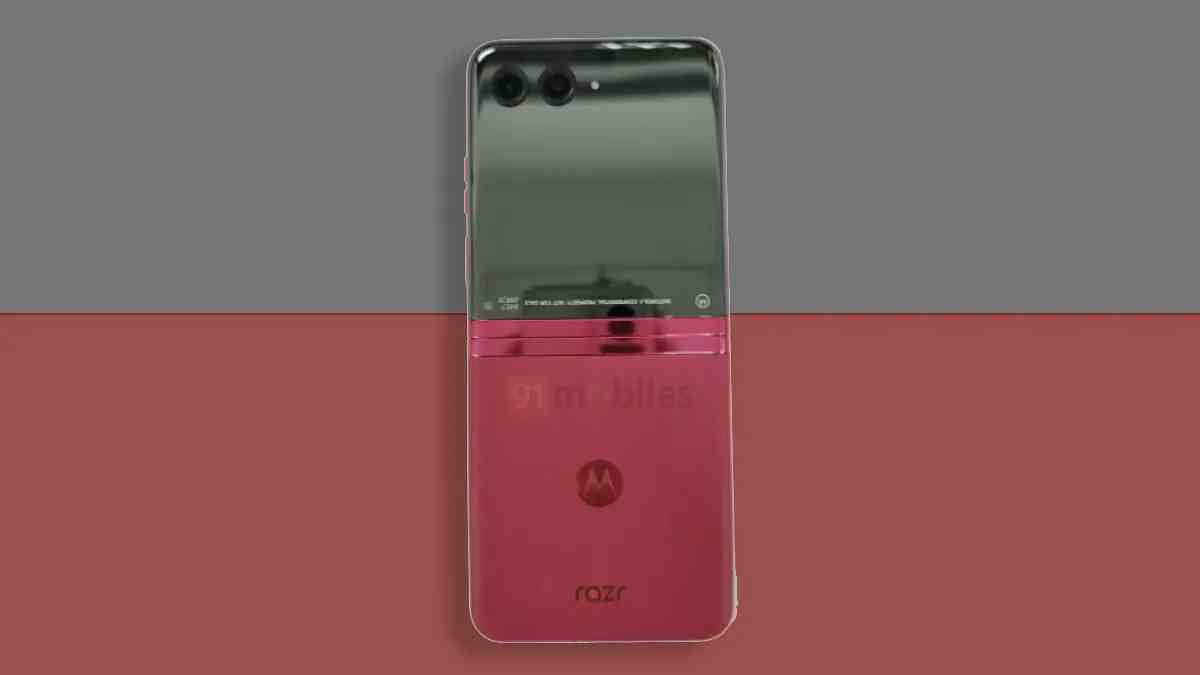 İki tonlu Motorola Razr 2023 telefonunun sızdırılmış bir görüntüsü