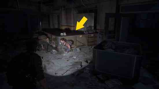 The Last of Us güvenli kombinasyonlar kılavuzu: karanlık, terk edilmiş bir mağaza.